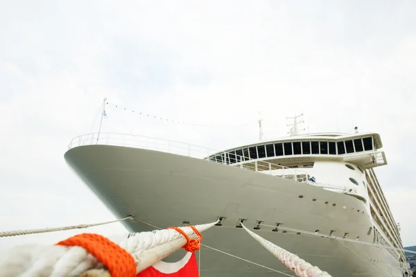 Vooraanzicht van cruise liner — Stockfoto