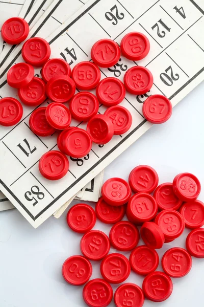 Červené bingo herní čipy — Stock fotografie