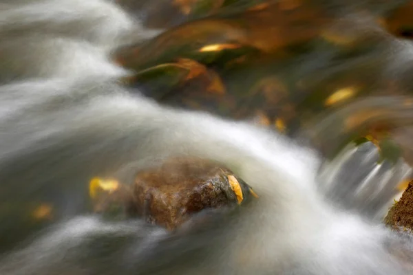 Pequeña cascada — Foto de Stock
