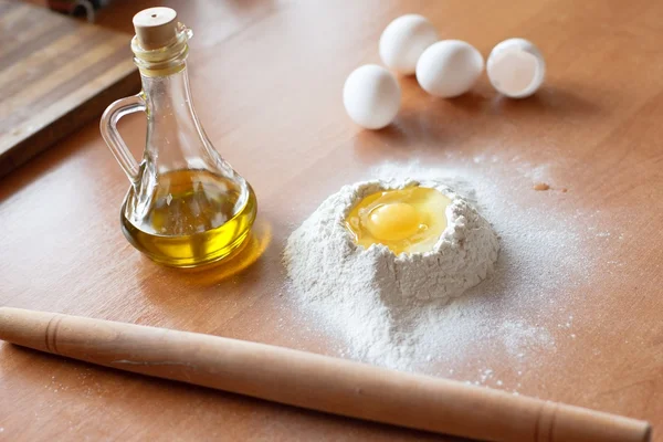 Egg in a pile of flour — Stock Photo, Image