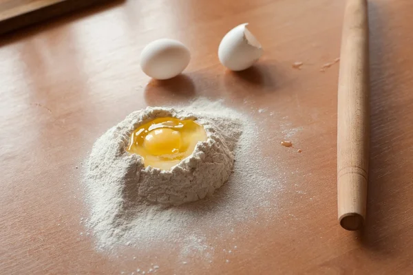 Αλεύρι και το αυγό — Φωτογραφία Αρχείου