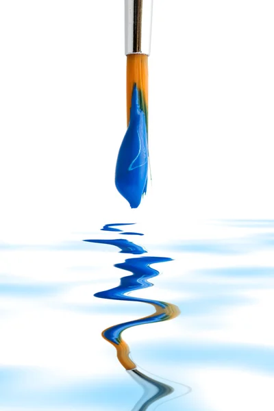 Escova com tinta azul — Fotografia de Stock