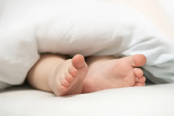 Los pies del bebé — Foto de Stock