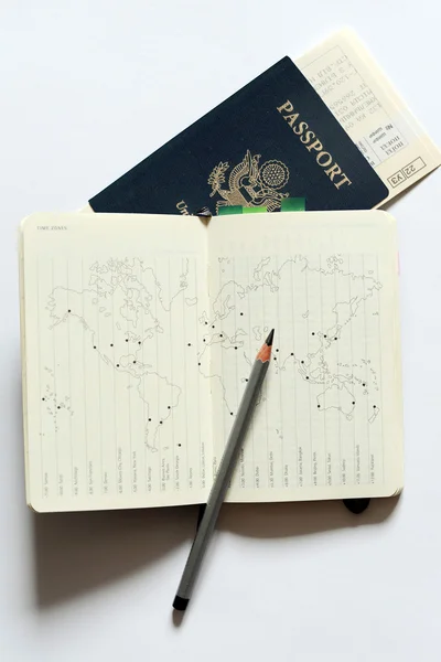 Karte und Reisepass — Stockfoto