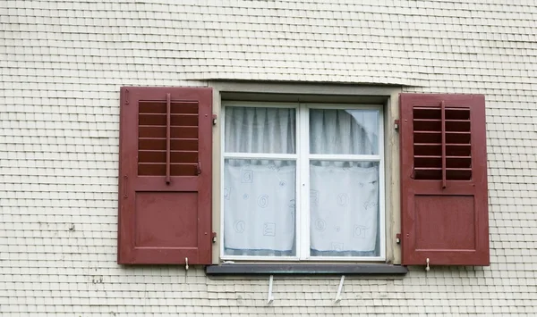 Okno s žaluzií — Stock fotografie