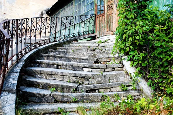 Eski merdiven — Stok fotoğraf