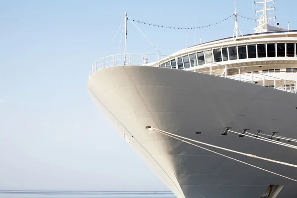 Vooraanzicht van cruise liner — Stockfoto