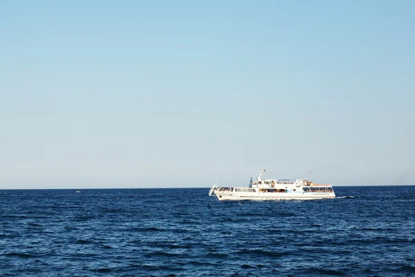 Jachta v moři — Stock fotografie