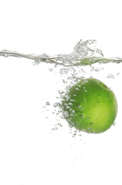 Groen in water — Stockfoto