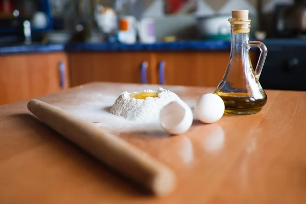 Ovos e farinha para assar — Fotografia de Stock