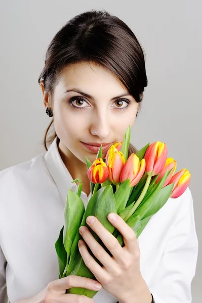 Mujer con tulipán — Foto de Stock