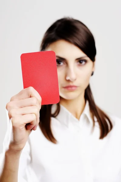 Kobieta wyświetlone czerwone karty — Zdjęcie stockowe
