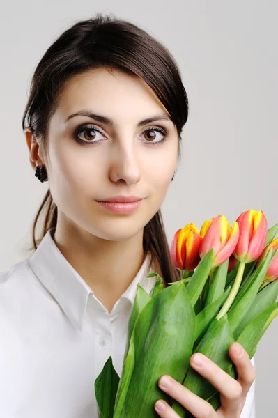 Mulher com tulipa — Fotografia de Stock