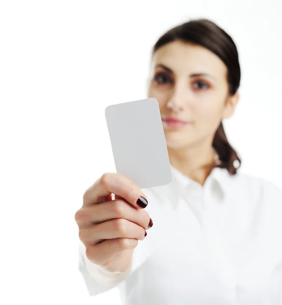Frau hält leere Visitenkarte in der Hand — Stockfoto
