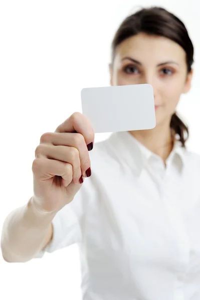 Üres névjegykártya a kezében tartó női — Stock Fotó