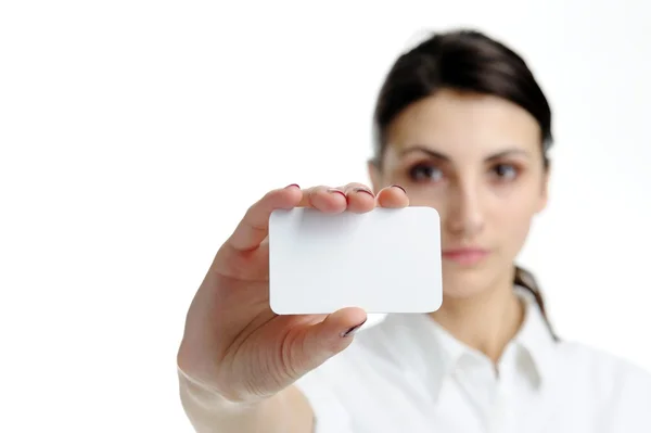 Γυναίκα που κρατά το κενό businesscard στο χέρι — Φωτογραφία Αρχείου