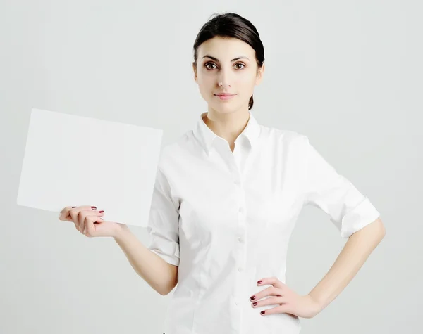 Frau mit weißem Papier — Stockfoto