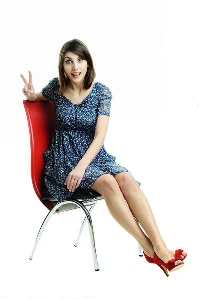 Frau auf Stuhl — Stockfoto
