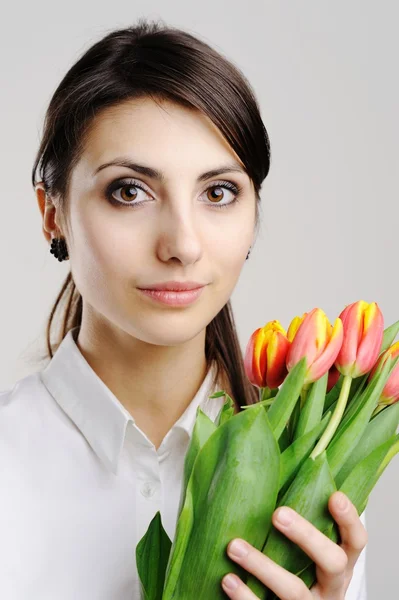 Wanita dengan tulip — Stok Foto