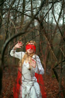 vrouw in een forest