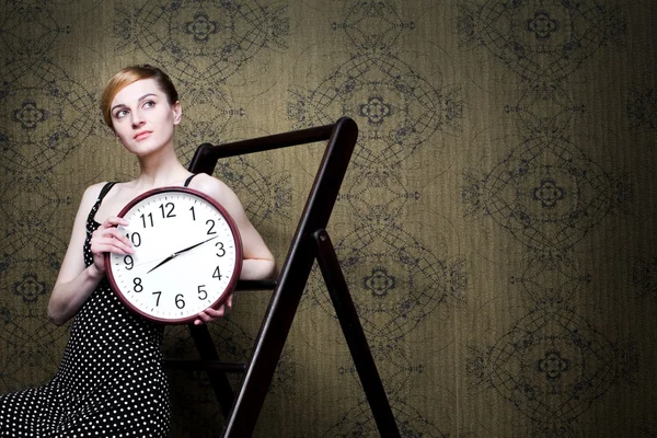 Mulher com relógio — Fotografia de Stock