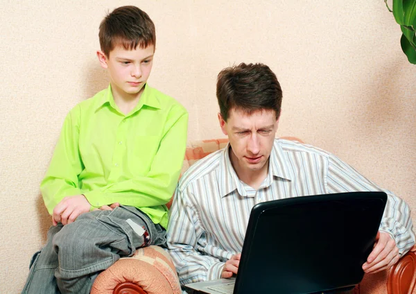 Jongen met zijn vader — Stockfoto