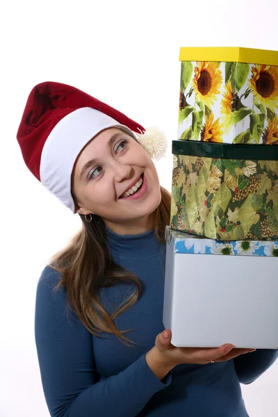 Mädchen in einer Mütze mit drei Schachteln — Stockfoto