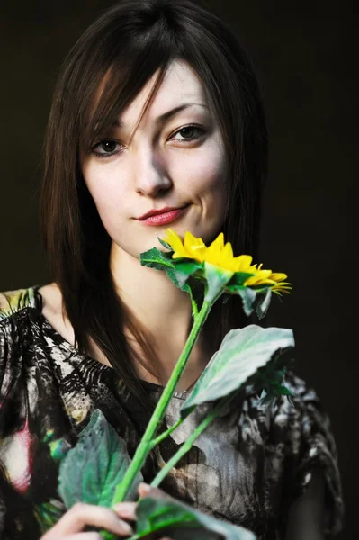 Woman with sunflower — Stock Photo, Image