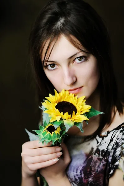 Femme avec fleur — Photo