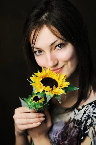 Nő virággal — Stock Fotó