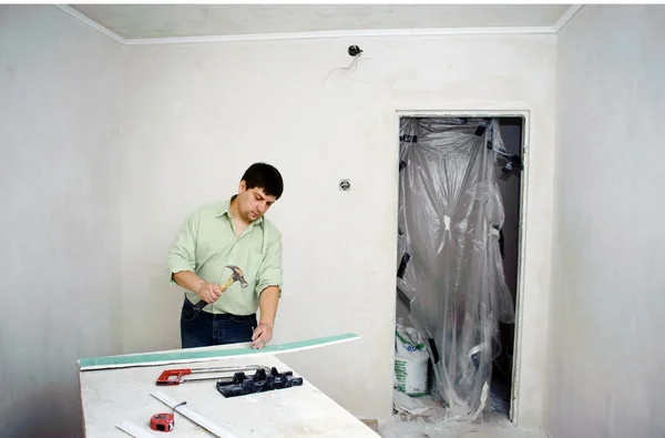 Bir oda onarım yapma — Stok fotoğraf