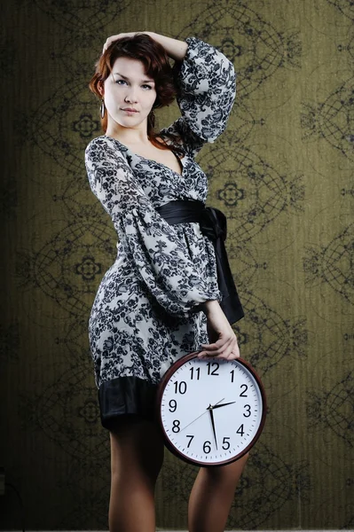 Woman & clock — Stock Photo, Image