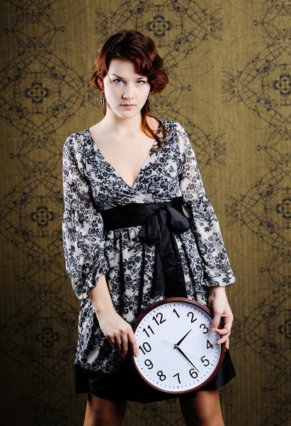 여자 및 시계 — 스톡 사진