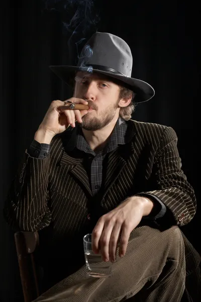 Muž v šedém klobouk — Stock fotografie