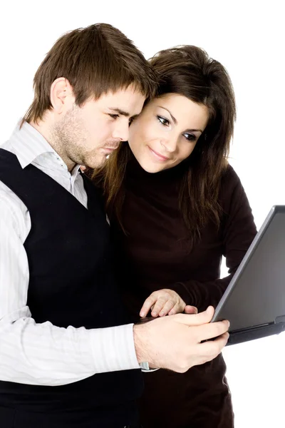 Casal com laptop preto — Fotografia de Stock