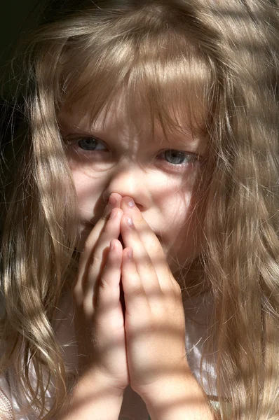 女孩祷告 — 图库照片