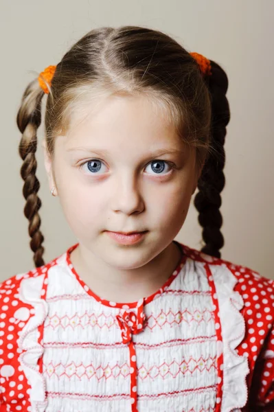 赤の小さな女の子 — ストック写真