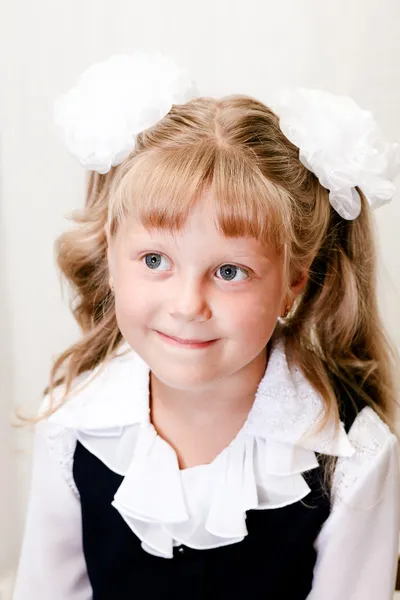 Kleines Mädchen in der Schule — Stockfoto