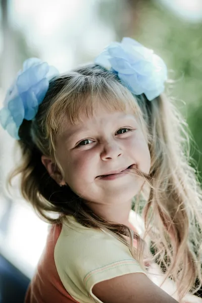 Menina sorridente — Fotografia de Stock