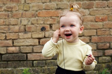 Baby with headphone clipart