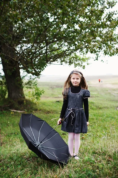 Gadis dengan payung — Stok Foto