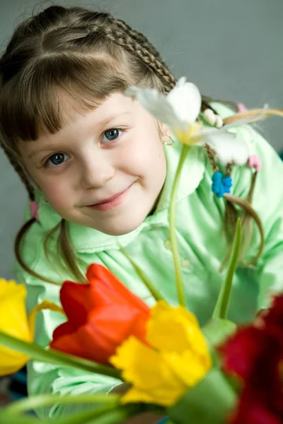 Dívka s květinami — Stock fotografie