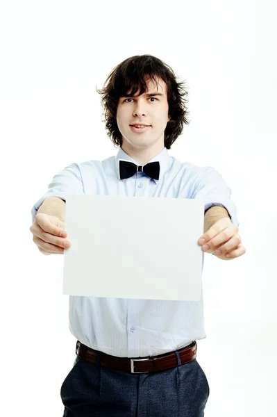Человек, показывающий лист бумаги — стоковое фото