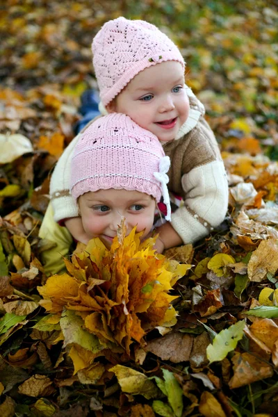 Sisters in yellow park — Stock Photo, Image