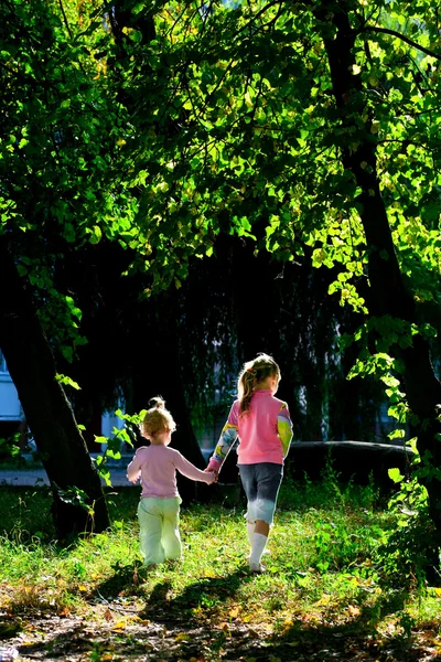 Två flickor — Stockfoto