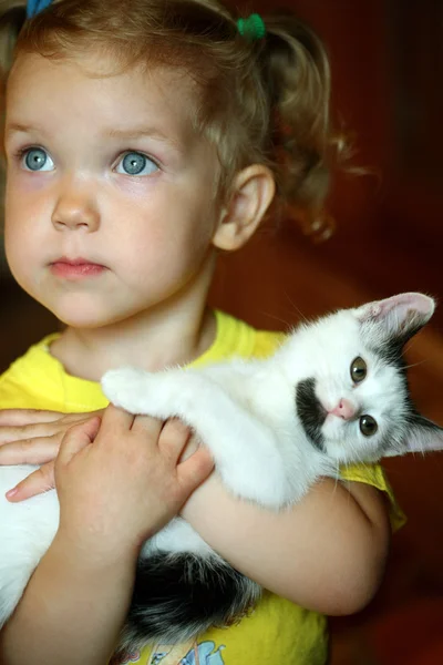 Menina e gato — Fotografia de Stock