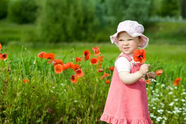 Dítě s červeným květem — Stock fotografie
