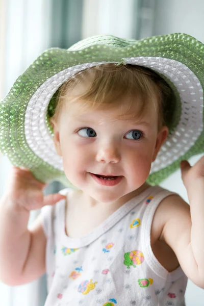 Criança com um chapéu — Fotografia de Stock