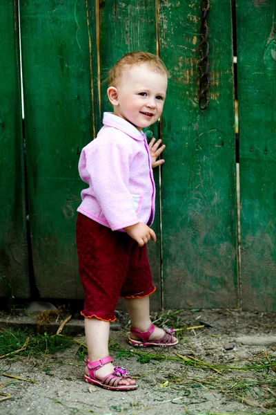 Baby-girl near fence — Stock Photo, Image