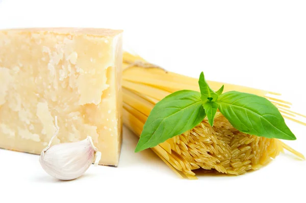 Ingrediënten voor Italiaanse spaghetti — Stockfoto